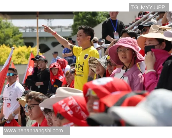 与足球明星共同畅享精彩瞬间的框架之旅