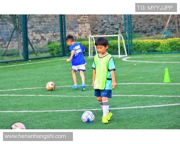 打小盘足球的乐趣与技巧分享让你在球场上尽情挥洒激情与汗水 打小盘足球的乐趣与技巧分享让你在球场上尽情挥洒激情与汗水