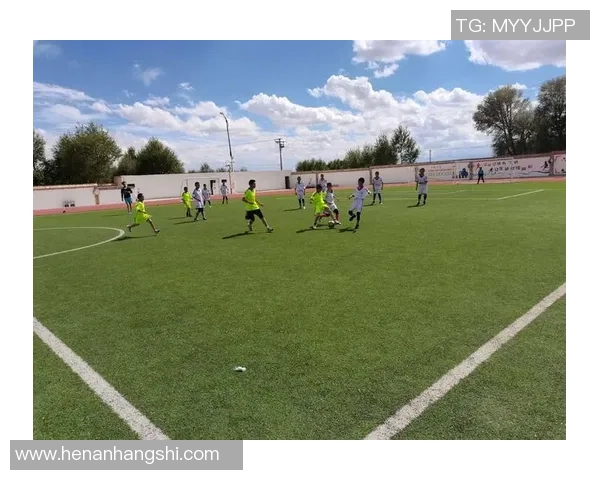 沙拉差足球的魅力与挑战探讨如何在赛场上实现团队合作与个人突破 沙拉差足球的魅力与挑战探讨如何在赛场上实现团队合作与个人突破