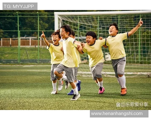 滨岩足球：激情与梦想交织的绿茵场上演绎青春的无限可能